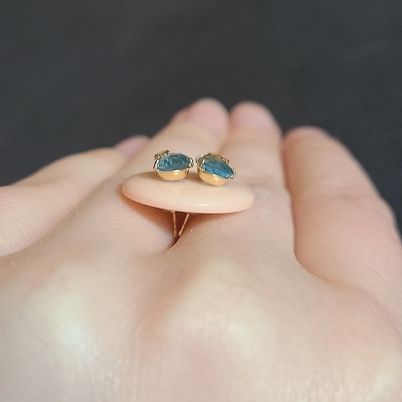 💸SOLD💸 EUC Genuine Blue Topaz Teardrop Gold Earrings - Picture 7 of 9